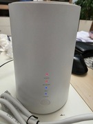 Router  5G Alcatel HH71V1 z kablami