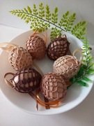 Szydełkowe koszulki na jajka pisanki ubranko na jajko