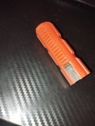 Wzmocniony tłok z jednym stalowym zębem 