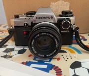 Analogowa lustrzanka Olympus  Om 10 z lens zuiko auto-S 50 mm 1:1,8