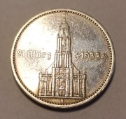 5 marek kościół z datą 1934