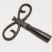 134. KLUCZ DO STAREGO ZEGARA ŚCIENNEGO - KWADRAT 4,5 MM