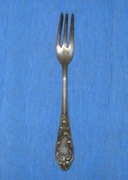 Zabytkowy widelec do ciasta od zastawy z  przed 1939 