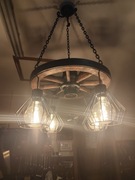 Lampa z koła od wozu