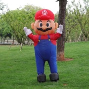 Nadmuchiwany kostium Mario.