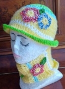 Szydelkowy komplet dla dziewczynki w wieku 4-7 lat 