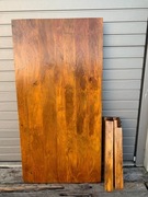 Stół z drewna egzotycznego