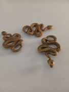 Figurka  metalowa wąż wysokość 0,5 cm długość 4 cm