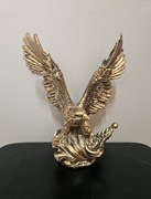 Orzeł. Figura z żywicy. 
