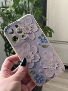 Niebieski case w białe kwiatki iPhone 13 Pro