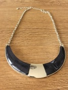 Damska kolia. naszyjnik typu choker.