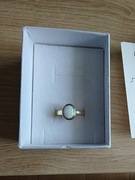 Złoty pierścionek z opalem