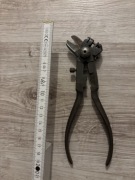 Antyczne cęgi do ustawiania multitool