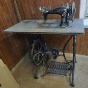 Zabytkowa maszyna do szycia Rast & Gasser