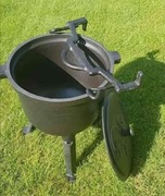 Kociołek żeliwny na ognisko na pieczonki likwidacja magazynu 