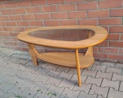 Stolik kawowy trójkątny obły z szybą 120x68xwys.56cm olcha stan bdb