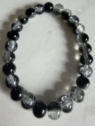 Bransoletka szklana 8 mm – czarno-transparentna