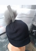 Czapka z pomponem damska granatowa 