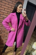 Różowy płaszcz boucle z paskiem – modny, elegancki | rozmiar uniwersalny
