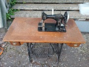 Stara maszyna do szycia firmy Mundlos