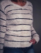 Miękki,włochaty sweter w paski