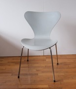 krzesło  Arne Jacobsen / Fritz Hansen model 3107  . Ikona designu.