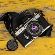 Minolta XE-5 + MD 50mm f2.0 + pasek