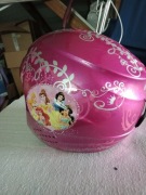 KASK NARCIARSKI DLA MAŁEJ KSIĘŻNICZKI Z KSIĘŻNICZKAMI DISNEYA BRIKO