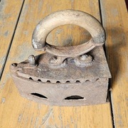 Stare żelazko na węgiel