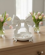 Stojak na Biżuterię Kokardka Biała  Organizer na Pierścionki i Bransoletki