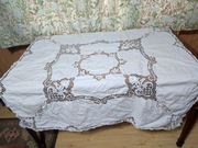 Piękny obrus z koronką wenecką 125x120