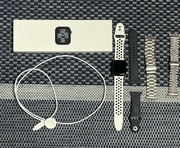 Apple Watch SE 2 (40 mm, GPS) – stan jak nowy, pełen zestaw! (4 paski )