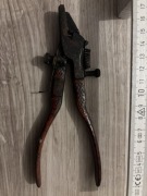 Antyczne cęgi do ustawiania zębów pił