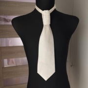 Kremowy krawat ślubny | Elegancki dodatek do garnituru