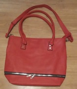 Czerwona torebka Composition