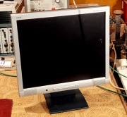 Monitor NEC 18 cali z głośnikami