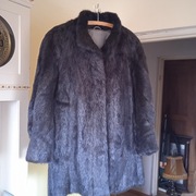 kurtka futrzana Nutria kolor ciemny czarny.