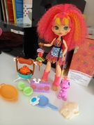 Lalka Cave Club Emberly pełny komplet zestaw dinozaur j.nowa Mattel