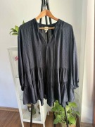Zwiewna czarna sukienka z modalu i wiskozy oversize H&M