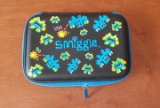 Czarno-niebieski piórnik Smiggle / pixele