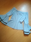 Elegancka bluzka z falbankami przy rękawach. 