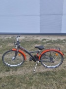 Czarny rower b-twin