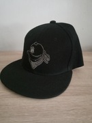 Czarna czapka z daszkiem prostym 