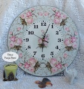 Zegar z płyty mdf o średnicy 40 cm ręcznie zdobiony techniką decoupage. 