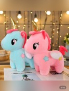 Jednorożec pluszowe zwierzę.