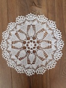 SERWETKA WYKONANA  NA SZYDEŁKU śr. 26 cm (5) 