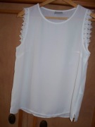 Letnia bluzeczka w kolorze śmietankowej bieli.