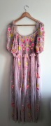 Suknia maxi Frock & Frill - model Luscinia z haftowanymi kwiatami