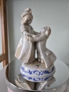 Figurka porcelanowa para dworska Scheibe-Alsbach 