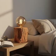 Ręcznie wykonana lampka nocna z naturalnego drewna jabłoni